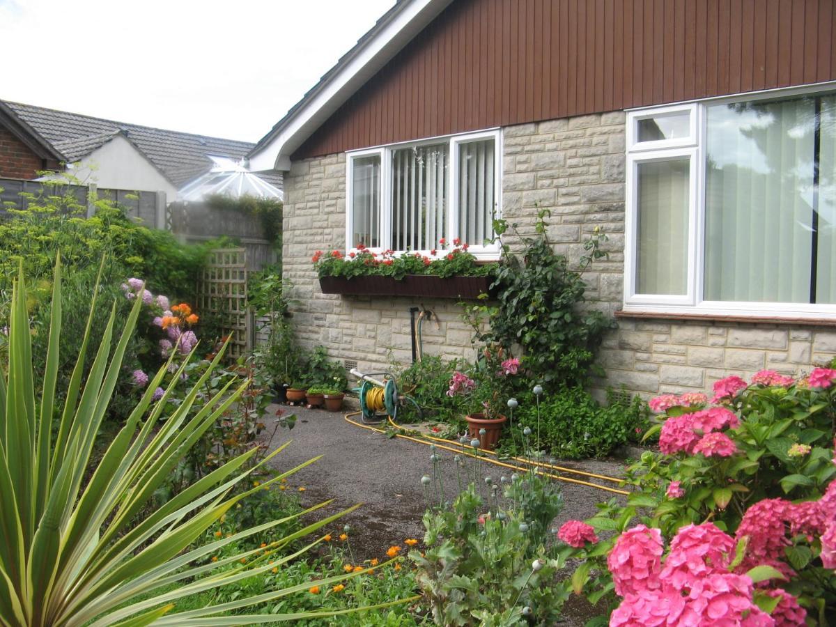 Pine Lodge Barton on Sea Luaran gambar